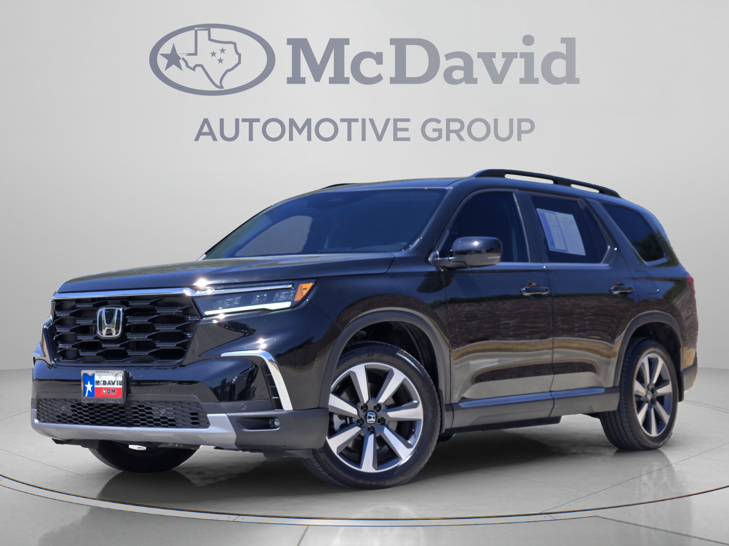 Certified 2025 Honda Pilot Touring image 1