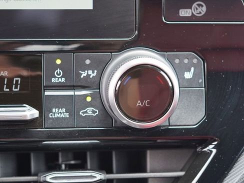 Used 2023 Toyota Highlander XSE AWD/4WD image 30
