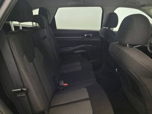 Used 2023 Kia Sorento LX AWD/4WD image 19
