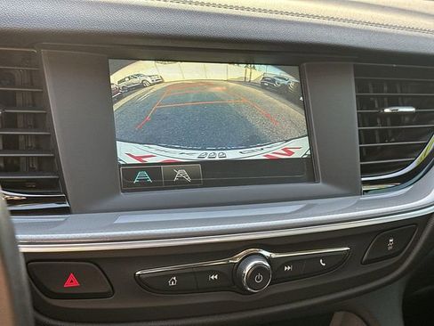 Used 2018 Buick Regal Preferred image 13