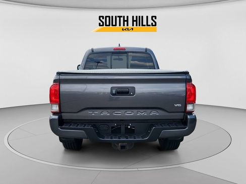 Used 2017 Toyota Tacoma TRD Sport w/ Tow Package (A/T) AWD/4WD image 4