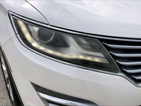 Used 2017 Lincoln MKC Select image 33