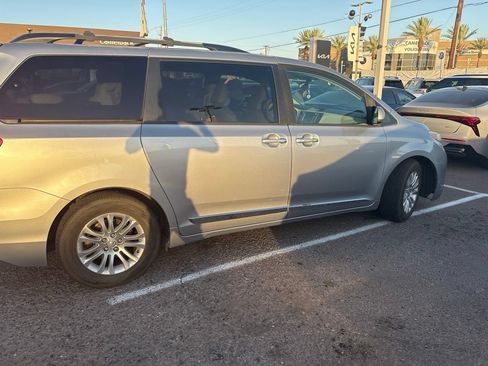 Used 2013 Toyota Sienna XLE w/ Premium Pkg FWD image 7