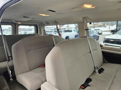 Used 2010 Ford E-350 and Econoline 350 XLT image 10