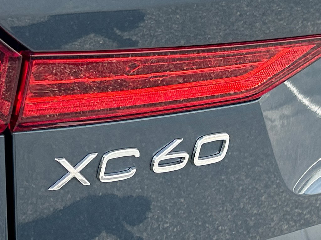 Used 2024 Volvo XC60 B5 Core w/ Protection Package Premier AWD/4WD image 28