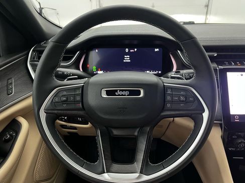Used 2024 Jeep Grand Cherokee L Limited w/ Luxury Tech Group II image 19