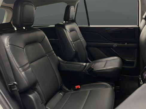 Used 2025 Lincoln Aviator AWD image 23
