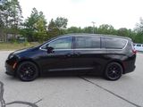 Used 2023 Chrysler Voyager LX image 5