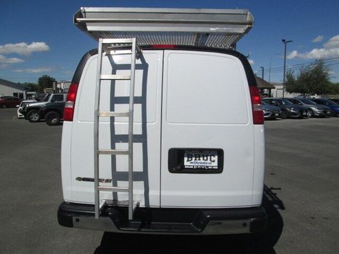 Used 2020 Chevrolet Express 3500 w/ Driver Convenience Package RWD image 5