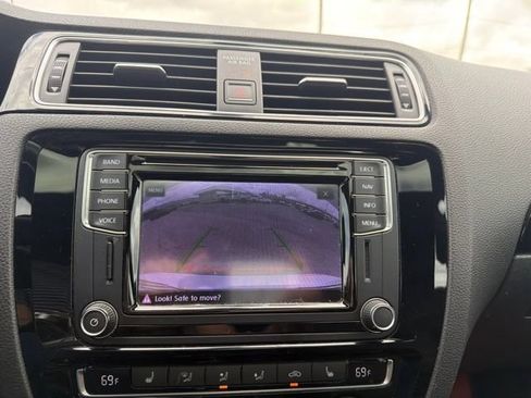 Used 2017 Volkswagen Jetta GLI FWD image 7