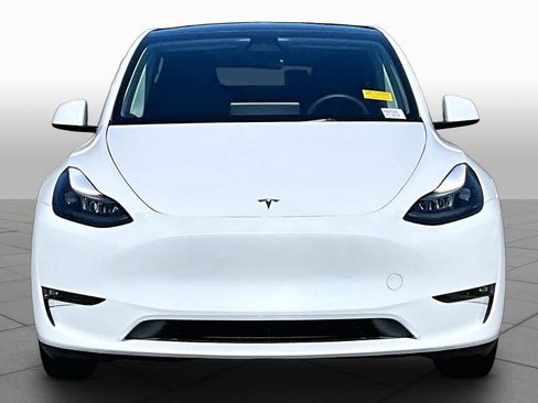 Used 2023 Tesla Model Y AWD image 3