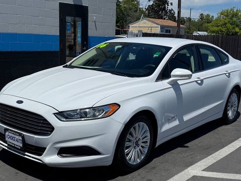 Used 2016 Ford Fusion SE FWD image 3