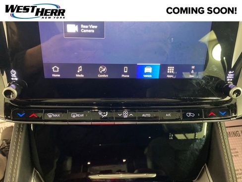 Used 2024 Jeep Wagoneer Series II AWD/4WD image 5