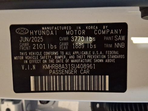 New 2025 Hyundai Venue SE image 17