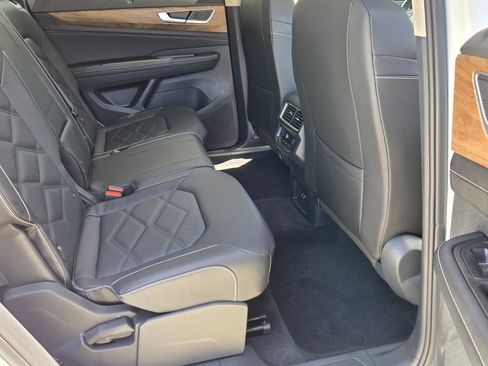 Certified 2026 Volkswagen Atlas SE w/ Panoramic Sunroof Package FWD image 16