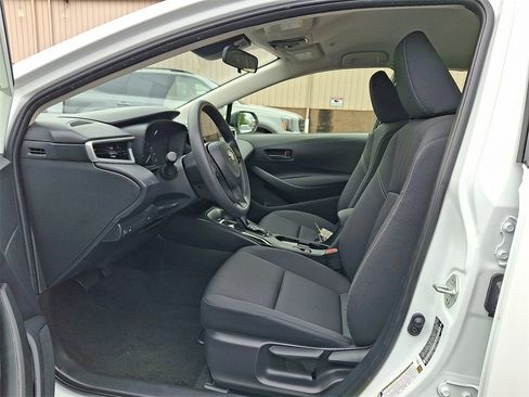 Used 2024 Toyota Corolla LE image 3