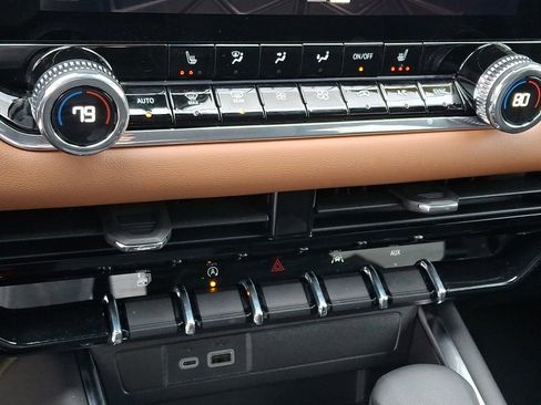 Used 2024 GMC Canyon AT4 image 15