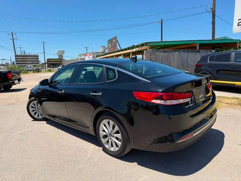 Used 2018 Kia Optima LX w/ 17" Alloy Wheels Package FWD image 3