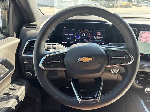 Used 2025 Chevrolet Suburban Premier AWD/4WD image 24