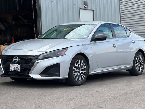 Used 2024 Nissan Altima 2.5 SV image 8