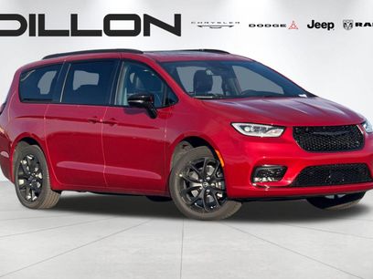 New 2026 Chrysler Pacifica Limited w/ S Appearance Package