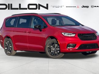 New 2026 Chrysler Pacifica Limited w/ S Appearance Package AWD/4WD video 1