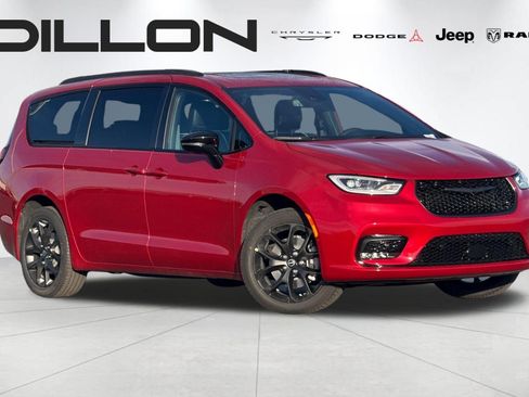 New 2026 Chrysler Pacifica Limited w/ S Appearance Package AWD/4WD image 1