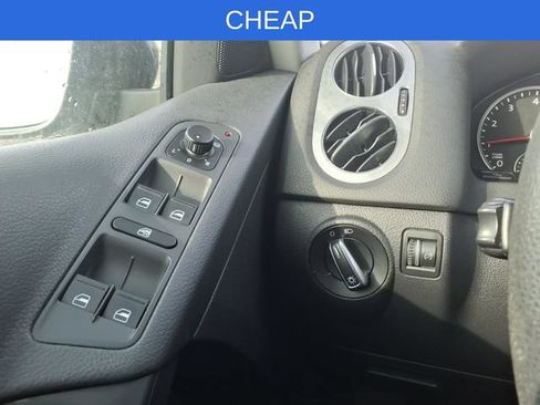 Used 2012 Volkswagen Tiguan S FWD image 21