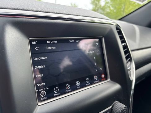 Used 2020 Jeep Grand Cherokee Laredo AWD/4WD image 19