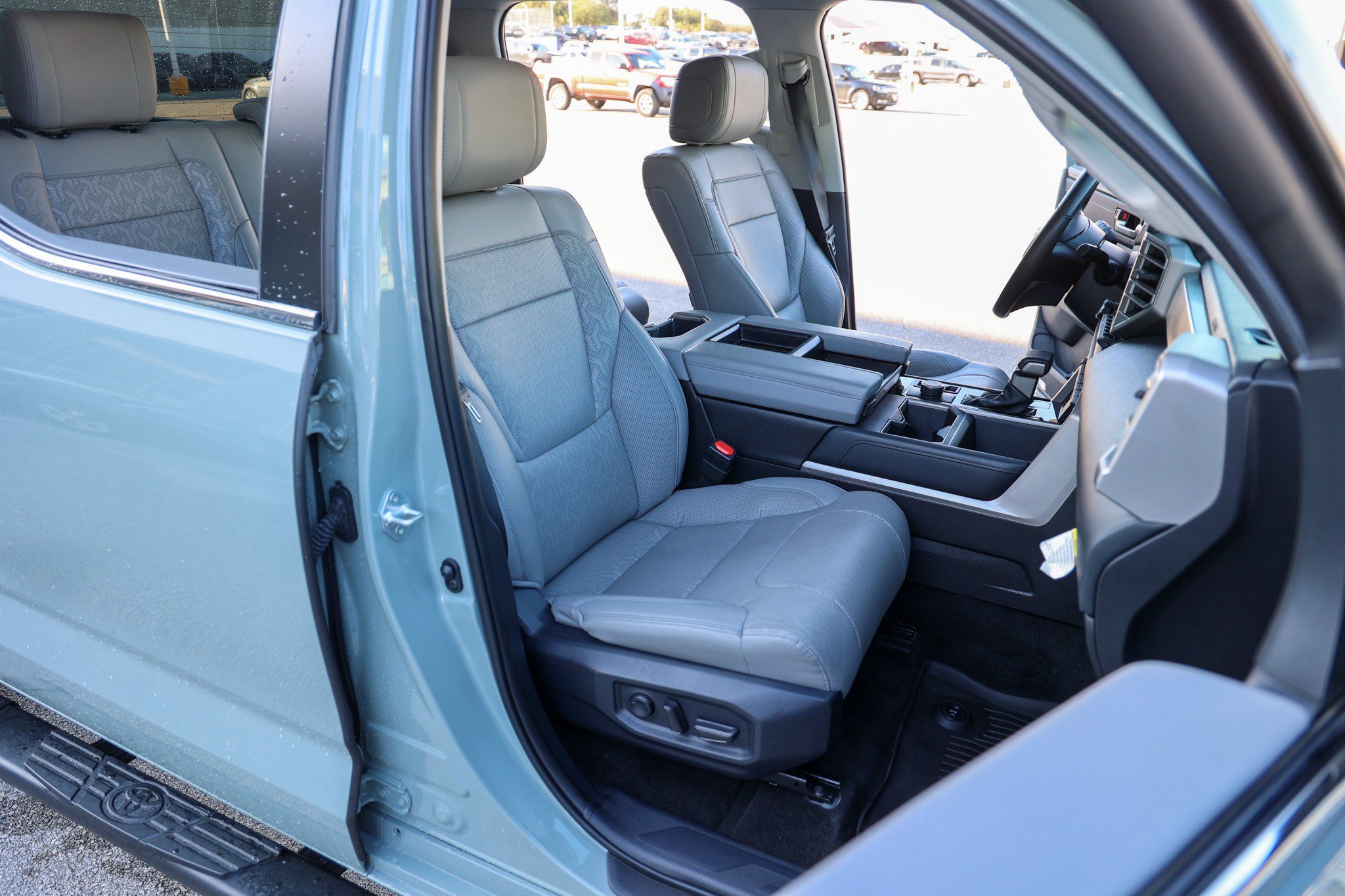 Used 2024 Toyota Tundra Limited AWD/4WD image 44