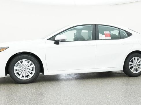 Used 2026 Toyota Camry LE FWD image 21