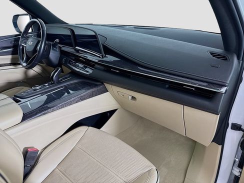Used 2021 Cadillac Escalade ESV Premium Luxury w/ LPO, Radiant Package AWD/4WD image 32