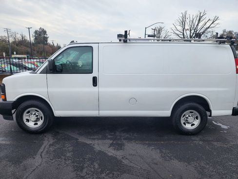 Used 2017 Chevrolet Express 2500 image 2