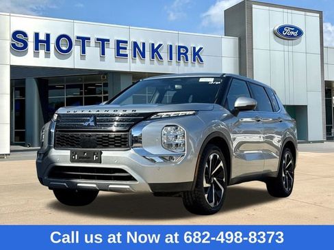 Used 2024 Mitsubishi Outlander SE Black Edition image 3