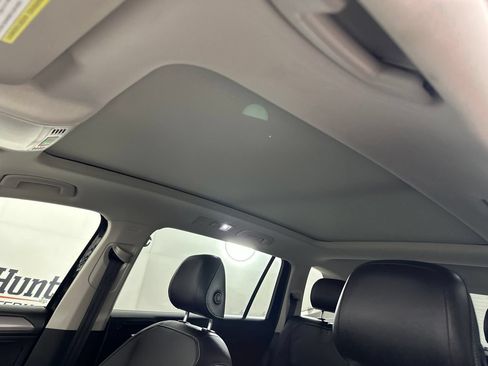 Used 2022 Volkswagen Tiguan SE w/ Panoramic Sunroof Package AWD/4WD image 21