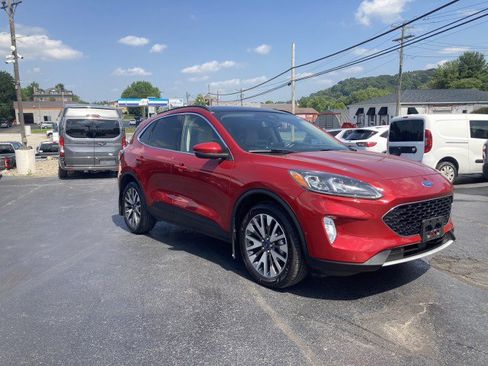 Used 2020 Ford Escape Titanium AWD/4WD image 4
