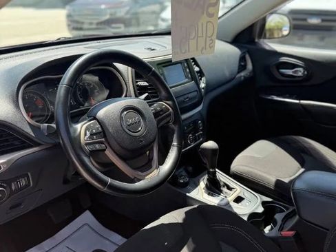 Used 2016 Jeep Cherokee Latitude AWD/4WD image 10