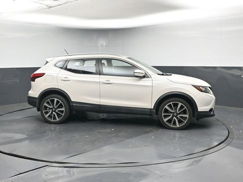 Used 2017 Nissan Rogue Sport SL image 6