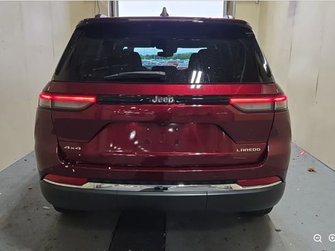Used 2023 Jeep Grand Cherokee Laredo X AWD/4WD image 5