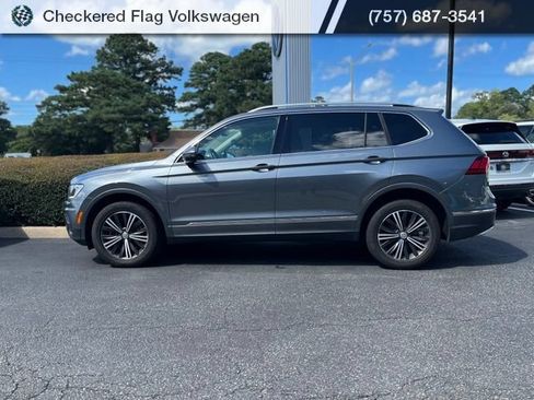 Used 2019 Volkswagen Tiguan SEL w/ 3rd Row Seat Package AWD/4WD image 4