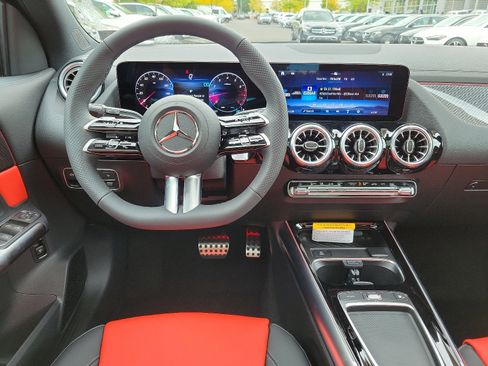 New 2025 Mercedes-Benz GLA 250 4MATIC image 8