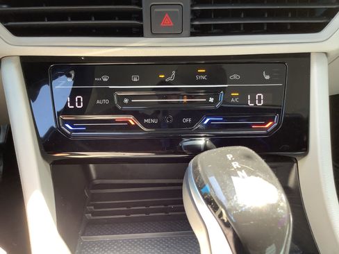 New 2025 Volkswagen Jetta SE image 18