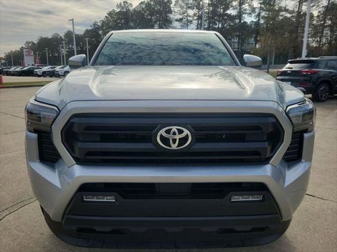 Certified 2025 Toyota Tacoma SR5 image 10