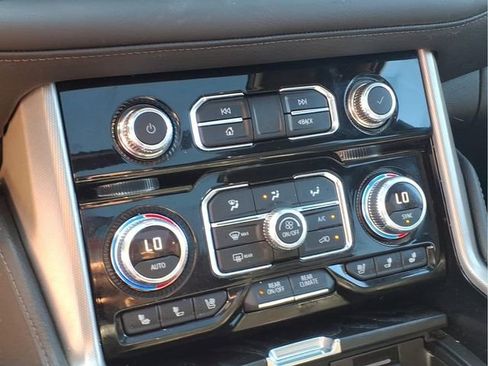 Used 2024 GMC Yukon Denali AWD/4WD image 10