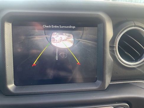 Used 2020 Jeep Wrangler Unlimited Sahara image 38