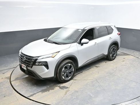 Used 2024 Nissan Rogue SV image 38