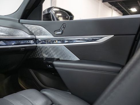 Used 2023 BMW 760i xDrive w/ Executive Package image 35