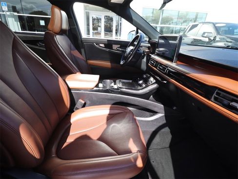 Used 2022 Lincoln Nautilus Reserve image 14