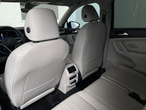 Used 2023 Volkswagen Tiguan SE FWD image 17