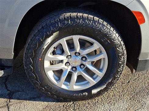 Certified 2024 Chevrolet Suburban LT image 9